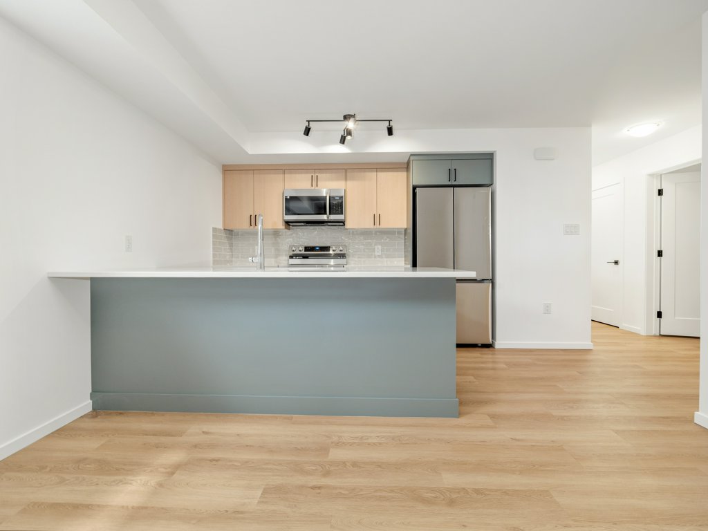 7-4907 7 St